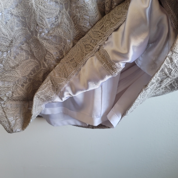 Black Halo, Jackie‎ O Chantilly Lace Sheath Mini Dress, Light Taupe, Size 10 - Picture 3 of 10